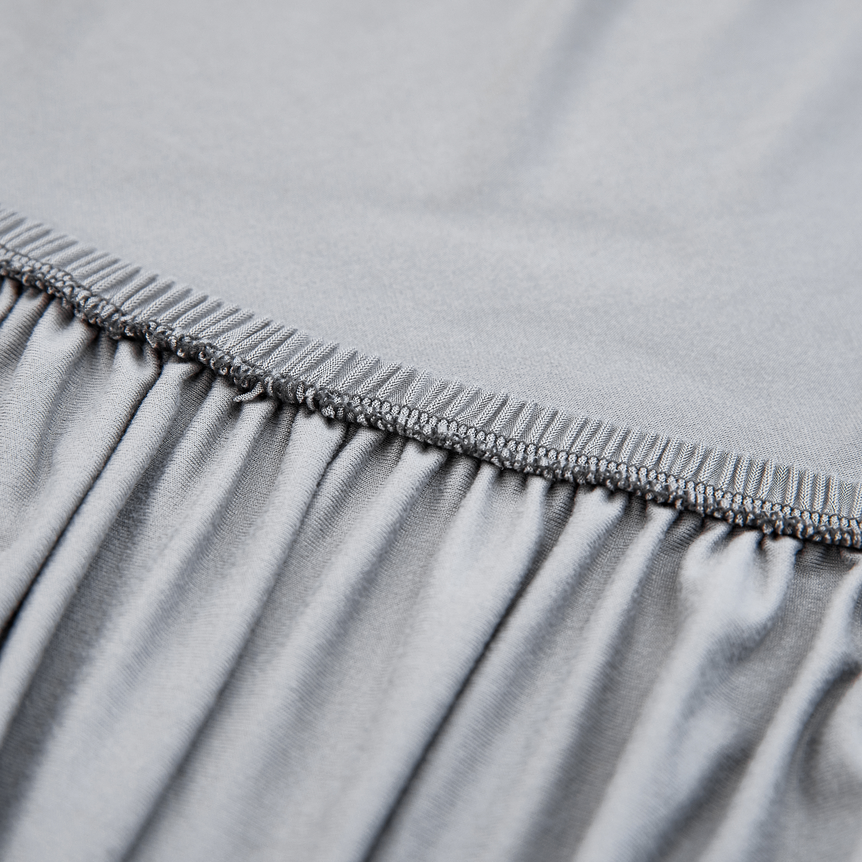Divano elastico grigio in microfibra grigio
