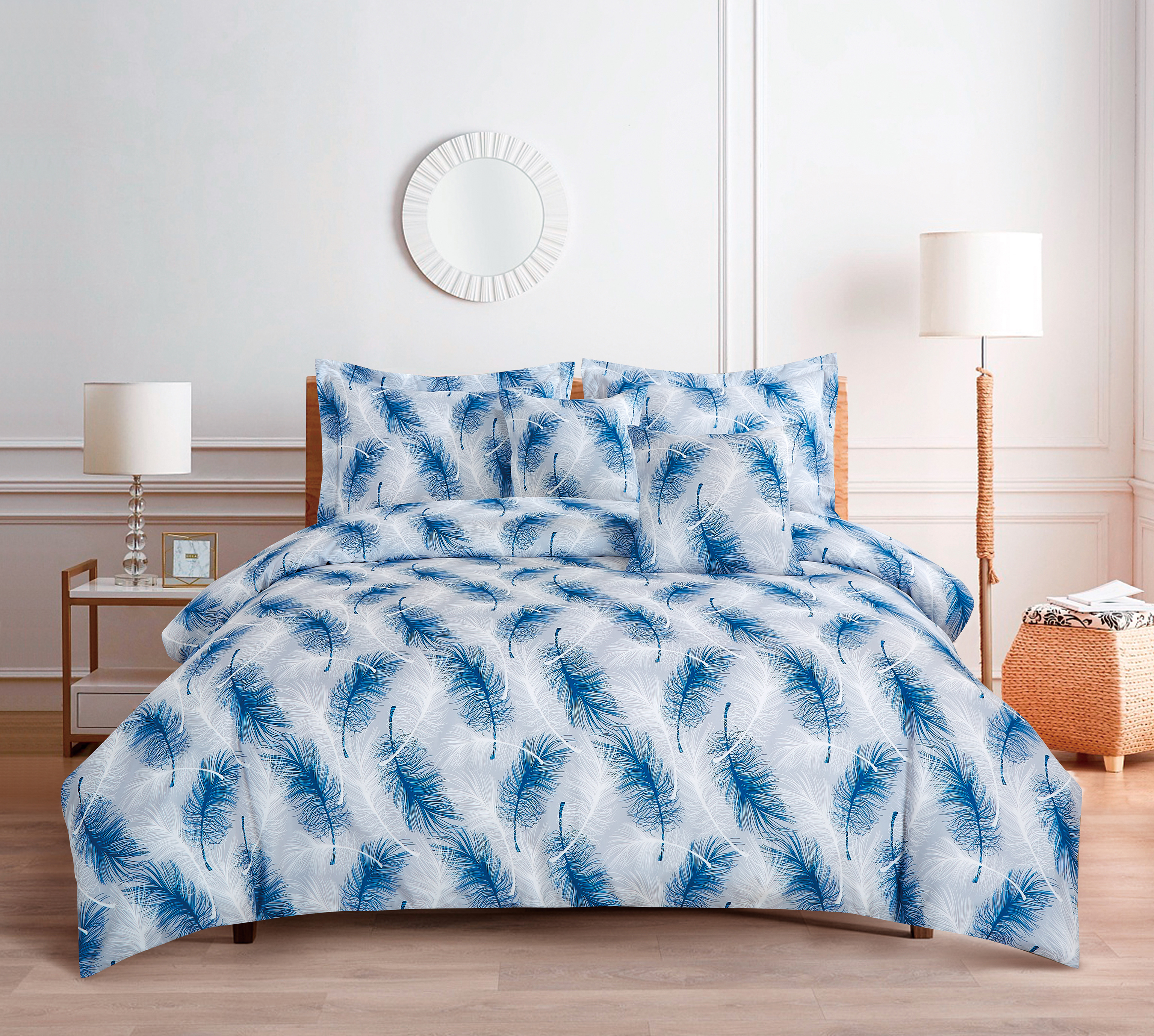 Il kit da letto stampato blu e bianco con piuma